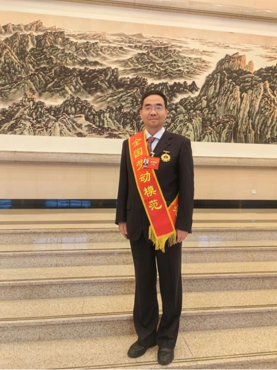 兰州理工大学校友周斌成荣获“全国劳动模范”荣誉称号——匠心铸重器 创新破壁垒 中国智造先锋书写机床工业传奇