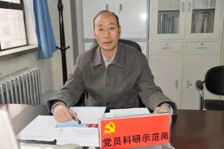 兰理工的“老黄牛”   ——记“全国五一劳动奖章”获得者黄建龙教授