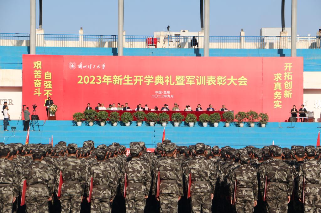 金秋九月，让青春与迷彩共振！