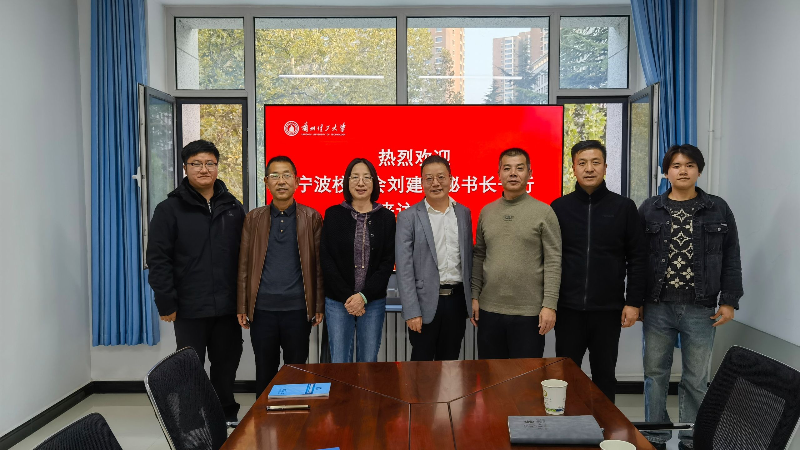 我校宁波校友会秘书长刘建辉一行返校座谈交流