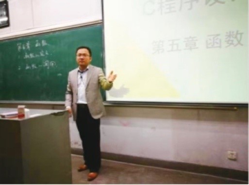 青春无悔献教育     ——记甘肃省“五一劳动奖章”获得者张宪立老师