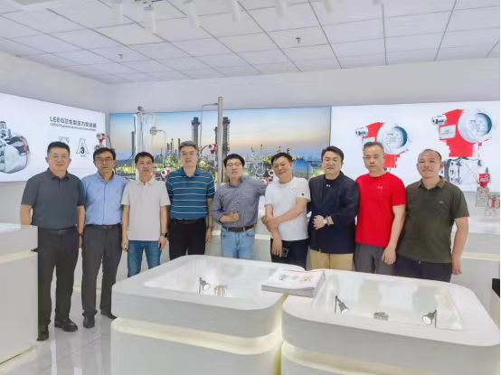 学校调研组走访杭州、上海校友企业