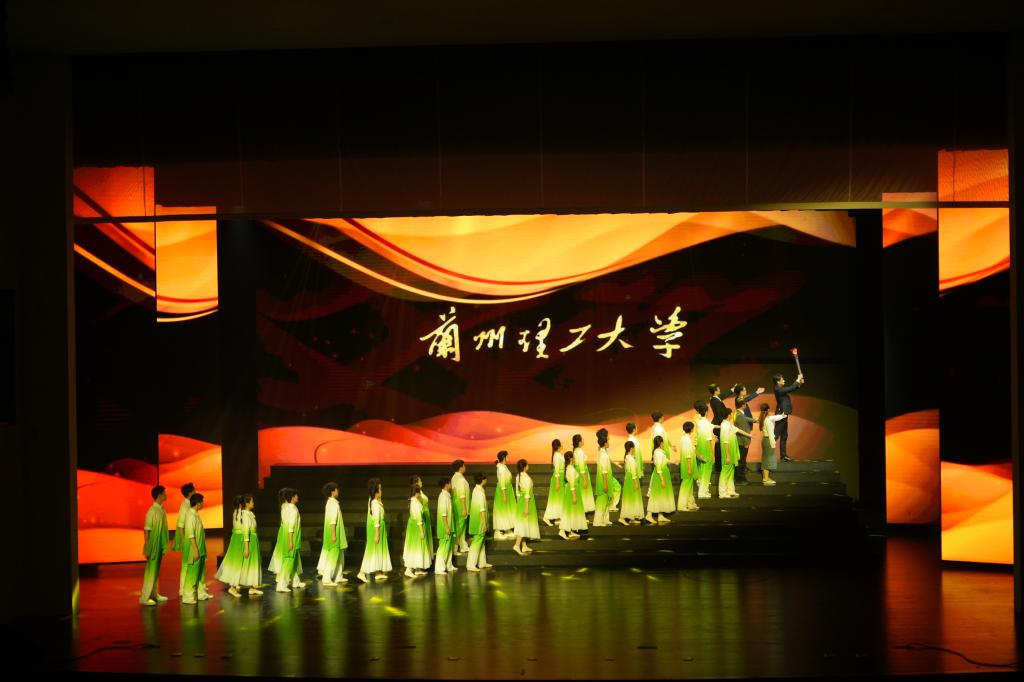 原创校史舞台剧《红柳长歌》