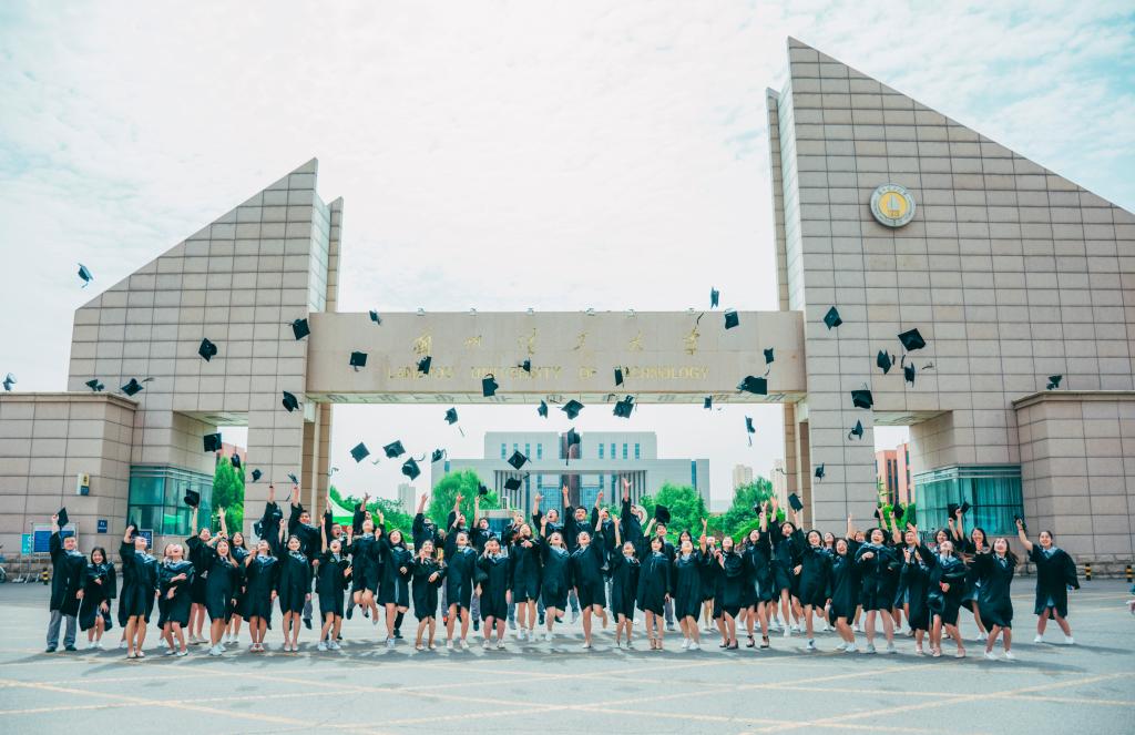 毕业季：放飞青春 追逐梦想